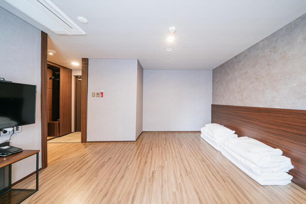 Hotel With City Jeju by Eksteriør bilde