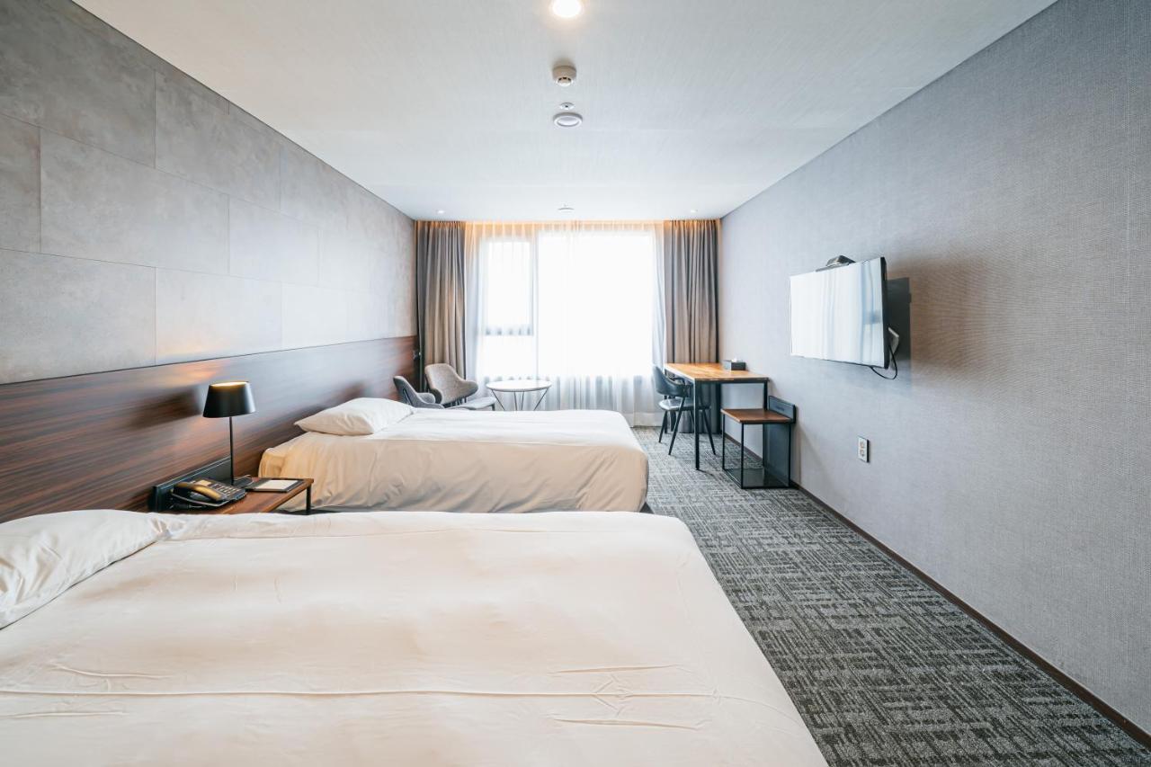 Hotel With City Jeju by Eksteriør bilde