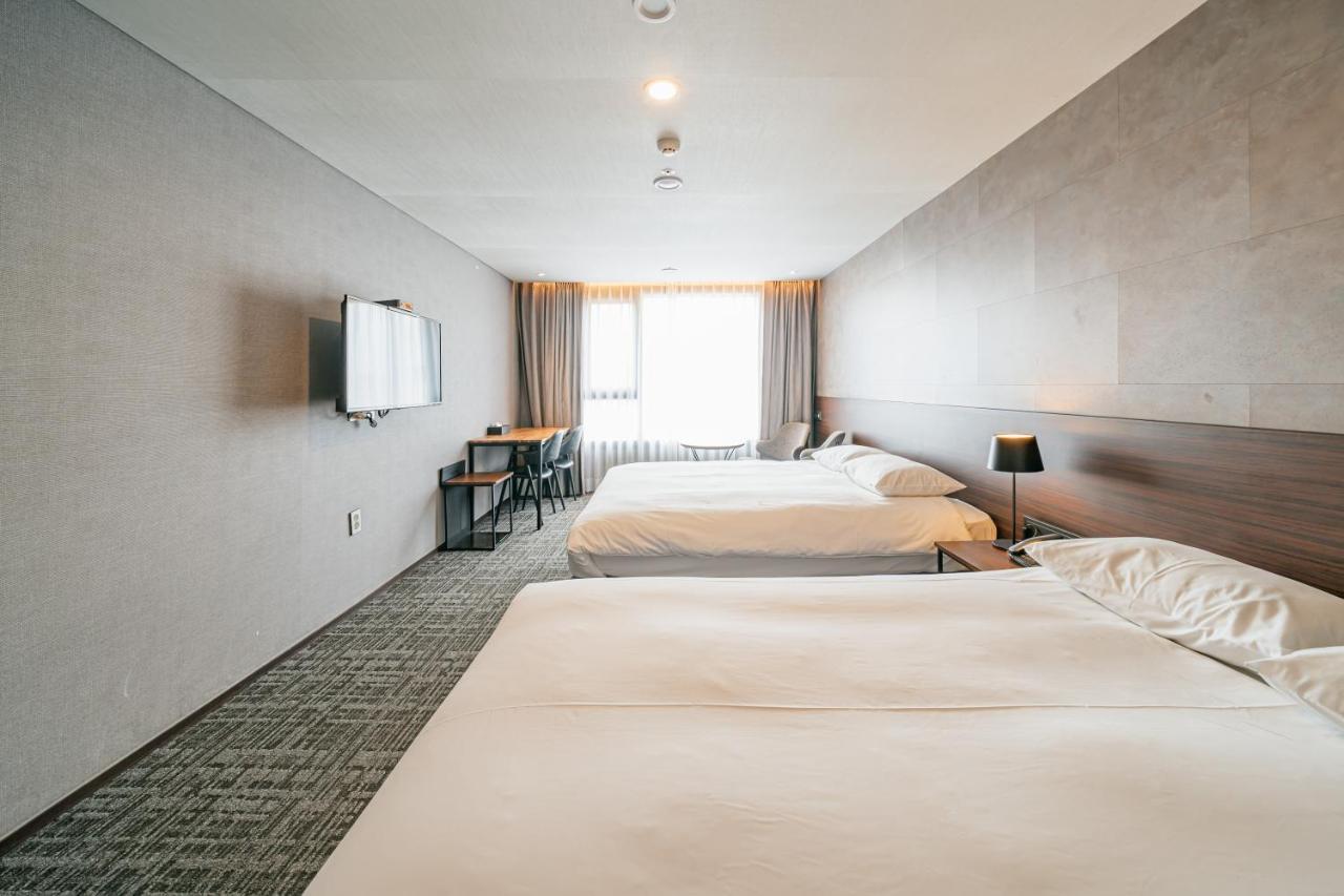 Hotel With City Jeju by Eksteriør bilde