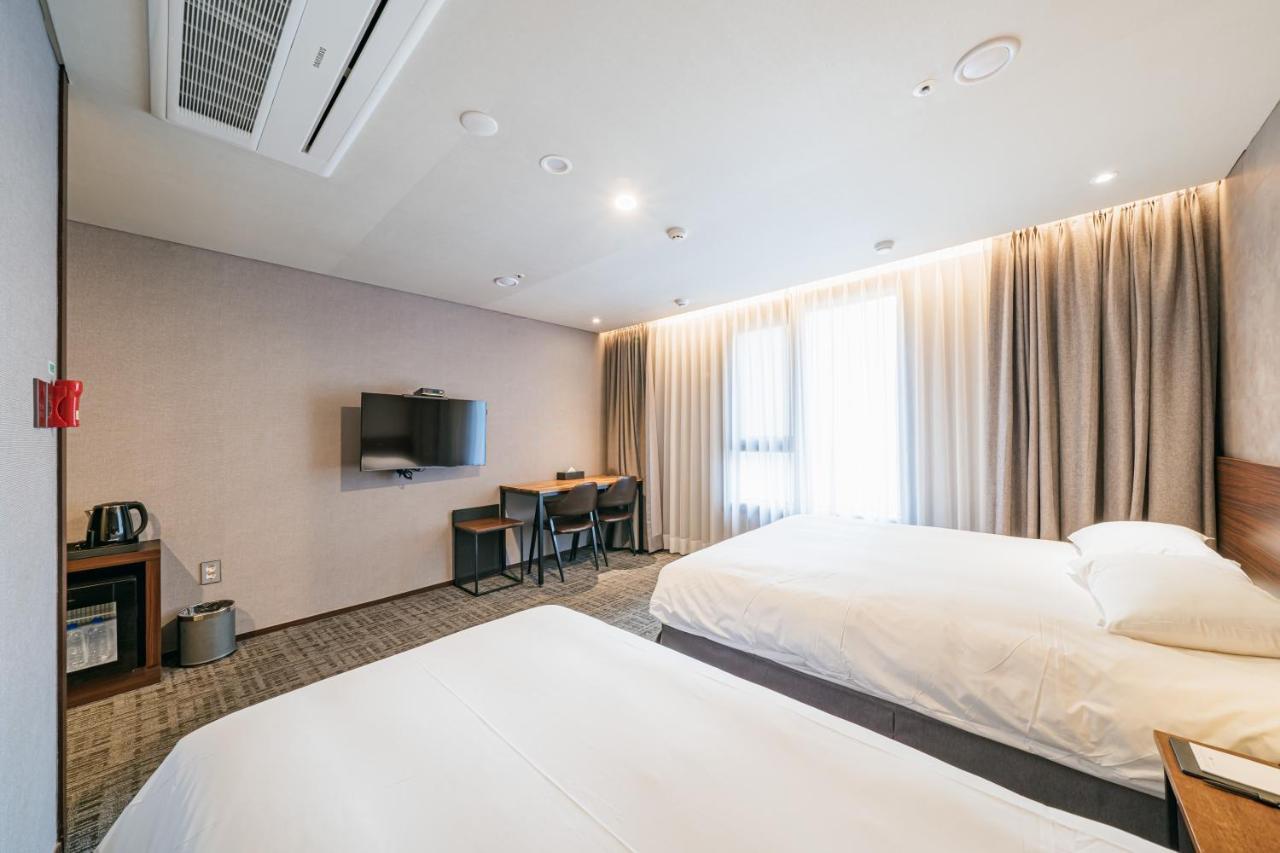 Hotel With City Jeju by Eksteriør bilde