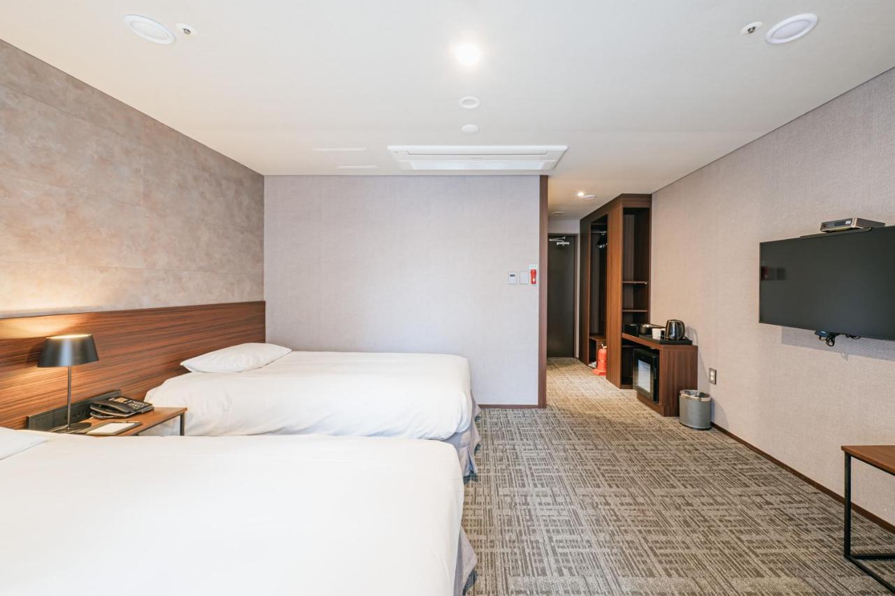 Hotel With City Jeju by Eksteriør bilde