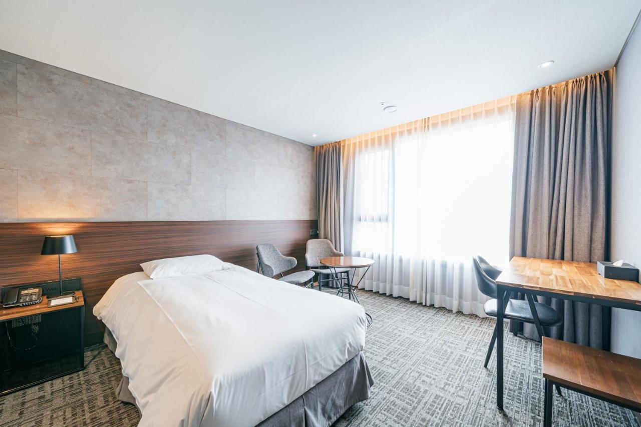 Hotel With City Jeju by Eksteriør bilde