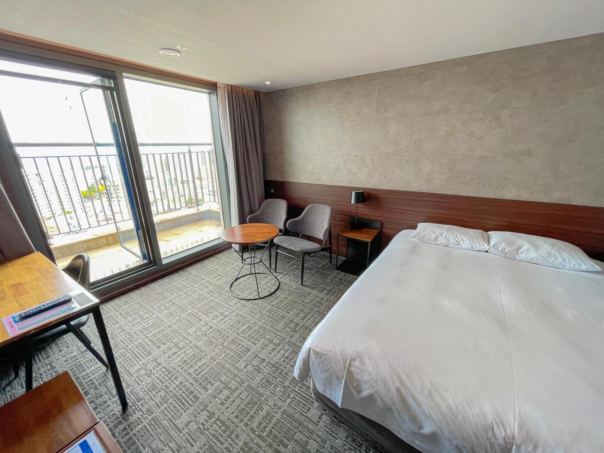 Hotel With City Jeju by Eksteriør bilde